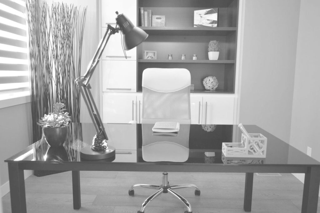 SportsVendo office desk and chair